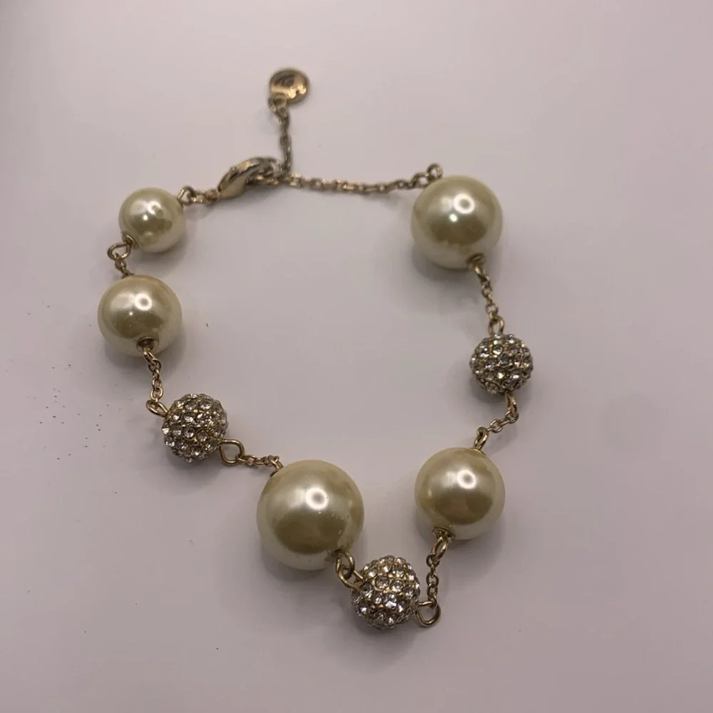 Versona Cream and Gold Vintage-Inspired Faux Pearl and Crystal Bracelet